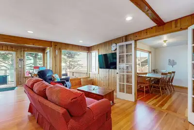 Image de Charming home with wonderful ocean views ping pong game room WiFi decks