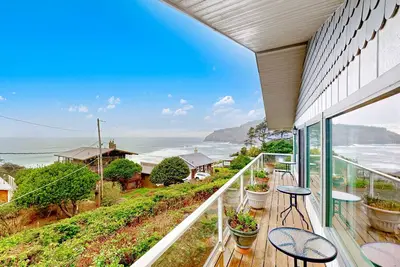Image de Home with amazing ocean views and private balcony 50 yds to beach trail