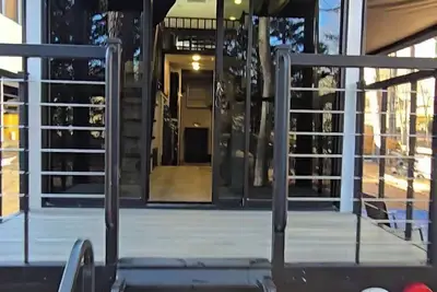 Image de 2-bedroom campground in beautiful White with cozy outdoor vibes