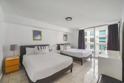 Image de Skyline Serenity | Designer Condo in Brickell Bay