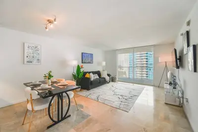 Image de Elegant Getaway | Bay Views and Resort Amenities