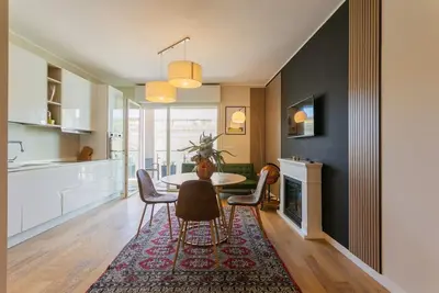 Image de 🏡 Art&Living – Quand l'art rencontre le confortAppartement moderne et lumineux dans un immeuble neuf, idéal pour les vacances ou les séjours professionnels. Emplacement central, à proximité des commerces, restaurants et principales attractions d