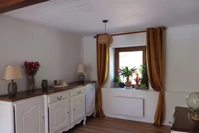 Image de La maison bleue: coin de verdure entre randonnée, vélo, luge et parapente.