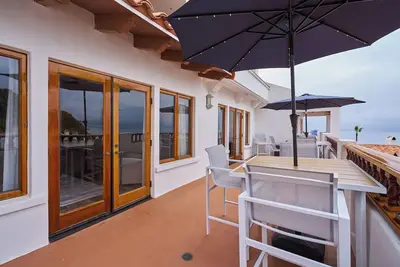 Image de 13/46 Fully Remodeled - Street level -2bd/2bath with 6 passenger Golf Cart