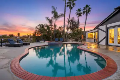 Image de Spacious 4-bedroom house in fabulous Vista with saltwater pool and jacuzzi