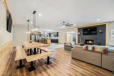 Image de Expansive Lewiston Lodge w/ Private Bowling Alley!