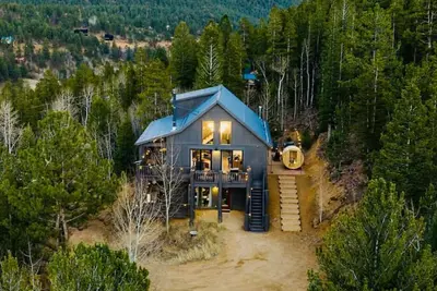 Image de Holiday Special - Luxe Mtn view w/ Hot Tub & Dome