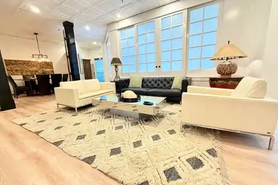 Image de Upscale 3br Luana Waikiki Suite • Sleeps 6 • Walk to Beach