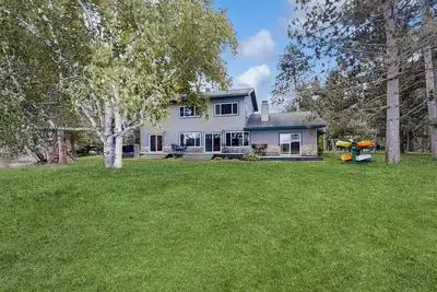 Image de Dock + Lakefront! Family-Friendly Michigan Getaway