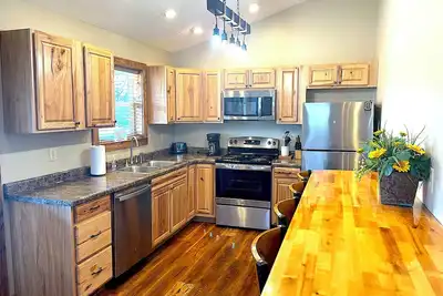 Image de Sunny Daze - Two Bedroom, Two Bath Luxury Cabin