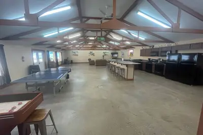 Squatch House - Great Room, Double Kitchen, Multiple Games! Sleeps 20 w/ 4 Baths