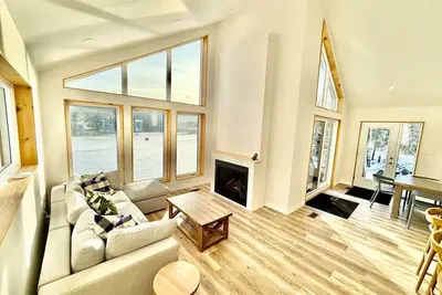 Image de Muskoka Retreat on Bay Lake