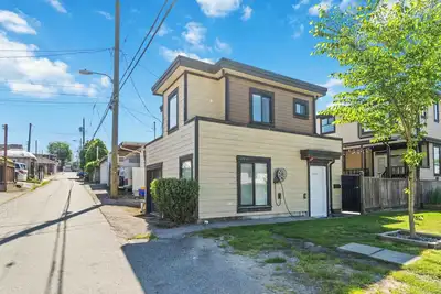 Image de Chic 1br Laneway House in South Vancouver