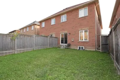 Image de 4 Bedroom Cozy House In Mississauga For Large Families/Groups - 5 Mins To Malls