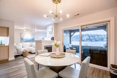 Image de Peaceful Lakefront Beauty