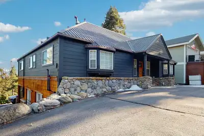 Image de Stunning Home with Private Dock, Pier and Beaches, Lake Views