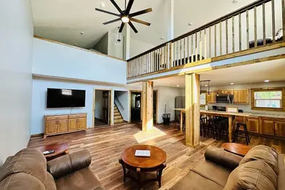 Image de Rev-It Resort - Large Lofted Villa w/ 11 Beds, 4 Baths, Pool Table & Ping Pong