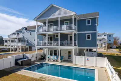 Image de Soundside Serenity | Pool, Hot Tub & Game Room