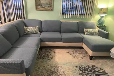 Venice 2 Bedroom Condo 5 blocks from beach.