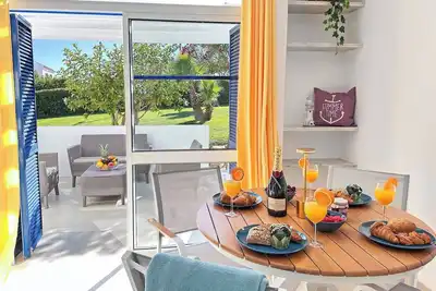 Image de Windmill Hill Cozy Townhouse by BeCherish