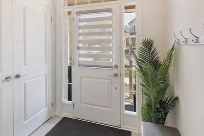 Image de Phoenix Farmhouse - Barrie Hockey Arena & 400 Hwy