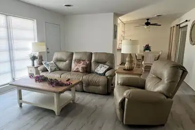 Image de Serene 2-bedroom house with Ac in charming Venice- 10 Min To Beaches, Shopping