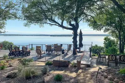 Image de Lakefront Estate: Stunning Views, Deck, Bar & Dock