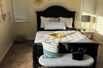 Image de 3-bedroom house in delightful Antioch with cool Ac breeze