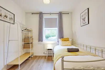 Image de Spacious 4br, Sleeps 9, Free Parking, close to City centre -contractor friendly