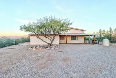 Image de Charming 4-bedroom house with Ac in Benson on 6 acres