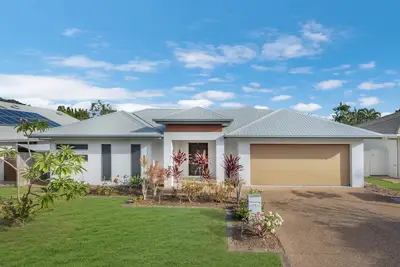 Waterlily Haven | 4br Home + Bbq + Parking