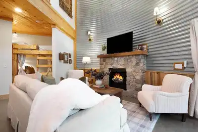 Image de Cozy Farm Silo — Sleeps 4 w/ Private Hot Tub