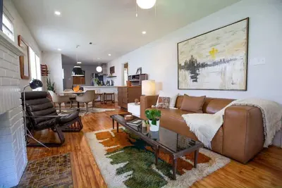 Image de perfect mid-century retreat, Easy World Cup Access