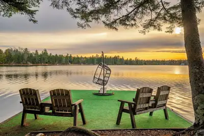 Image de Spacious 5-Bedroom -Hot Tub, Mdi, Lake front, Fire pit, Game Room, Dog Friendly!