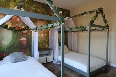 Image de \nFamily-Friendly Davenport Oasis • Pool, Games & Plenty of Space