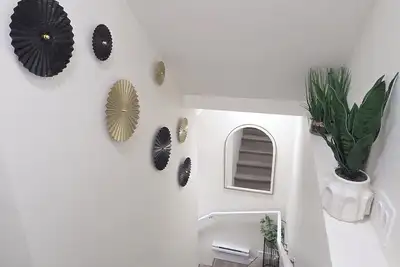 Image de Home Away From Home: Free Netflix, Prime & Paramount+