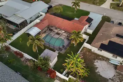 Image de New! 4br | Pool | Sleeps 12 | 6 miles to Ami