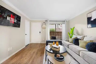 Image de 2br•2ba Steps away from Med Center & Nrg Pool &Parking