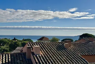 Image de Appartement T3 Proche Plage Avec Grande Terrasse Et Vue Sur Mer A Louer A Ste Maxime