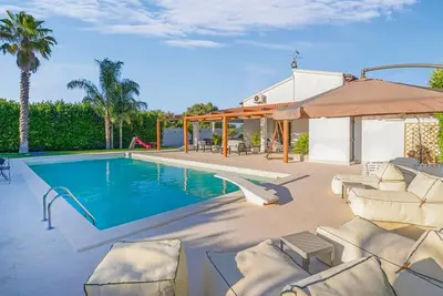 Image de Magnifique maison à Syracuse avec piscine privée, utilisable à l'intérieur.