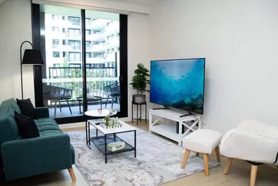 Image de Clayton Luxe Retreat - Élégant appartement de 2 chambres avec balcon