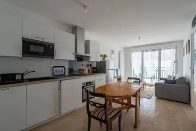 Image de Charmant appartement très lumineux calme proche du centre ville et de la plage.