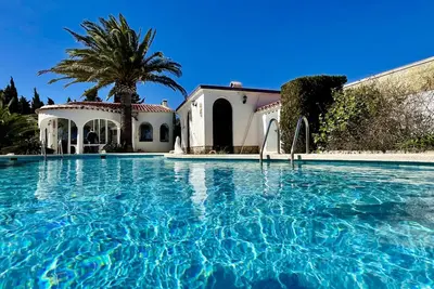 Image de Villa Moderne à Miami Platja avec Piscine Privée