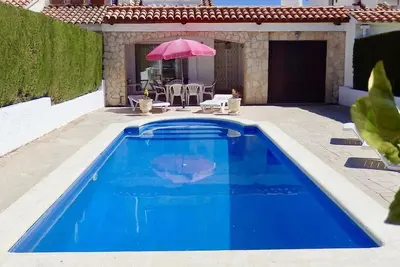 Image de Villa à Miami Platja avec piscine privée et parking