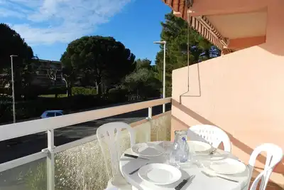 Image de Studio 4 pers à Bormes. Animaux Ok, parking. Plage à 200m.