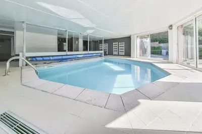 Image de villa Gentiane 15 pers avec piscine privée, couverte chauffée toute l'année