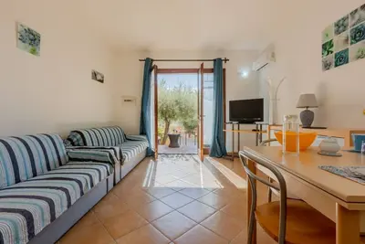 Image de Cozy 50 square meters villa, perfect for four people, with direct access from the garden. The property is just a 12-minute drive from Porto Giunco ​​beach and a 15-minute drive from Capo Carbonara beach. The accommodation comprises a living room with k