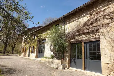 Image de Homerez - Spacieuse maison avec piscine partagée à Razès