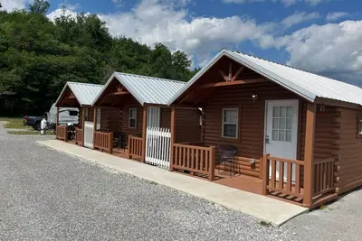 Image de Cherohala Base | Near Trails & Downtown Tellico