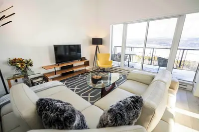 Image de 401 | Condo High-End | Vue Incroyable & Piscine